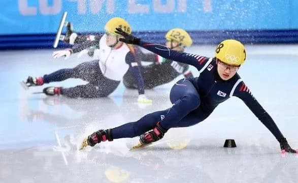 Адаменко посіла третє місце на юніорському челленджері з шорт-треку