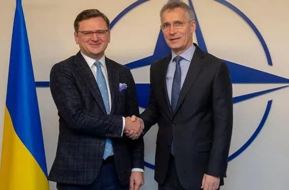 Кулеба поговорив з Генсеком НАТО: нагадав про важливість західних танків та розповів про ситуацію на фронті