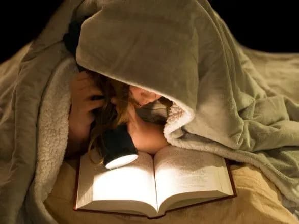 Від світла до темряви і навпаки: чи впливає це на наші очі