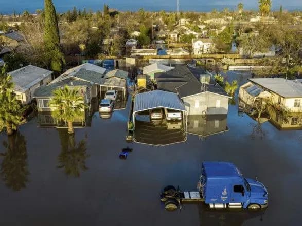 Жертвами штормів у Каліфорнії стали 17 людей