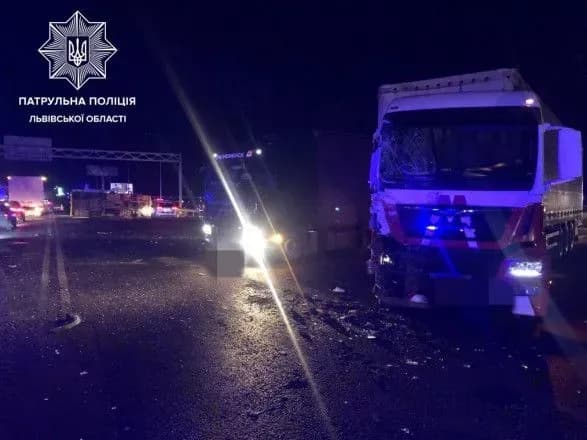 Масштабное ДТП на дороге Киев-Чоп: в маршрутке находилось около 45 человек, есть травмированные