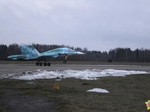 У білорусь на навчання прибули російські бомбардувальники