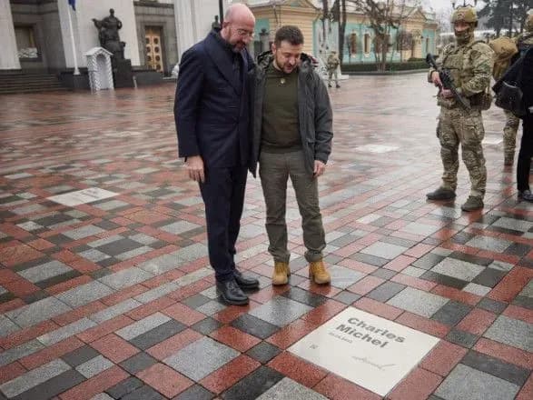 На Аллее смелости в Киеве появилось имя Шарля Мишеля