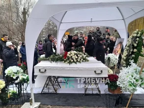 У Броварах попрощались із маленькою Міланою та її мамою, які загинули під час авіакатастрофи