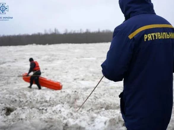Річку Десна на Київщині розблоковано від крижаних заторів