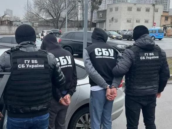 “Продавали” українські паспорти росіянам: СБУ затримала столичних ділків