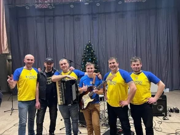 “Співай заради перемоги”: “МХП-Громаді” та гурт “Крутий заміс” зібрали 140 тис. грн на благодійних концертах