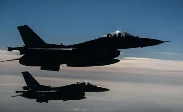 Франция рассматривает запрос Украины на обучение пилотов истребителей