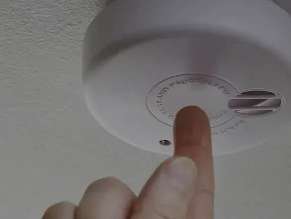 Детектор чадного газу в оселі – необхідність при опаленні будинку пічкою