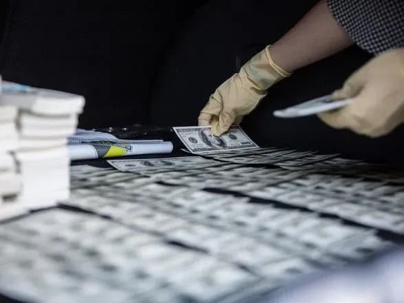 Двох адвокатів викрили на спробі підкупу посадовців Офісу Генпрокурора та Державної фіскальної служби