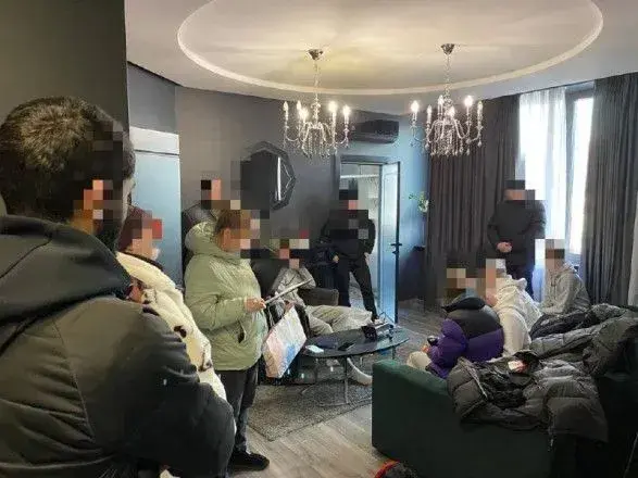 П'яні вечірки і знущання над дівчатами: двом блогерам повідомили про підозру