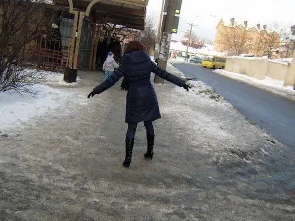 В Киеве из-за гололедицы уже травмировались более 2,7 тыс. человек