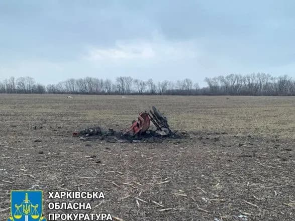 На Харківщині двоє чоловіків на мотоциклі наїхали на міну, є загиблий
