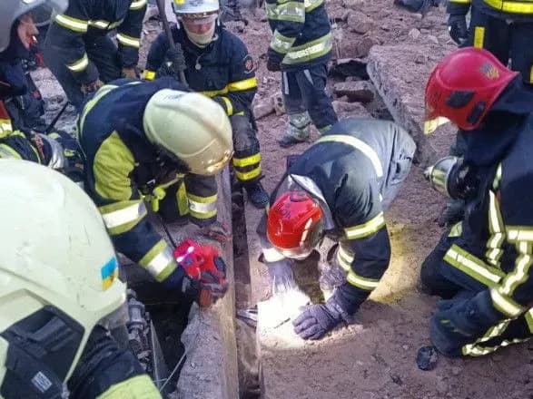 Кількість жертв вибуху на території колишнього заводу у Києві зросла до двох