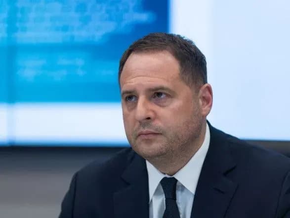 Керівник ОП заявив, що питання далекобійної зброї та винищувачів для України "вирішене"