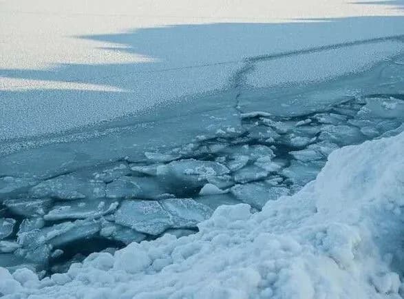 Завтра на реке Десна проведут подрыв ледовой пробки