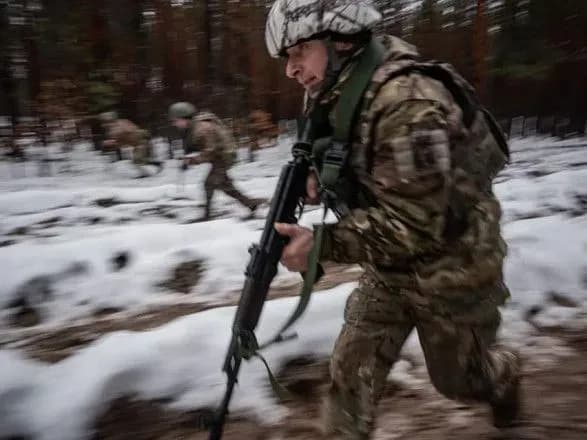 Зазнає значних втрат: ворог продовжує наступ на п'яти напрямках