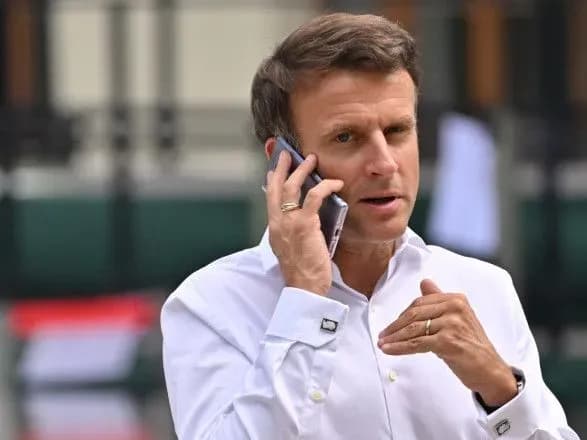 Зеленський: Макрон даремно витрачає час на розмови з путіним