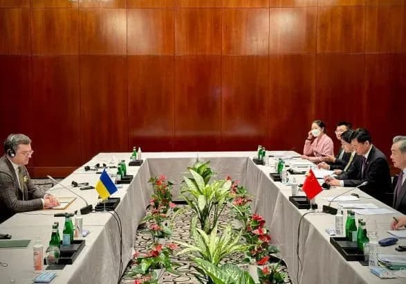 Кулеба зустрівся з керівником Офісу закордонних справ ЦК КП Китаю