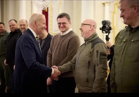 "Два Президенти об'єднали свої зусилля для забезпечення перемоги України та миру в Європі" - Резніков про візит Байдена до Києва