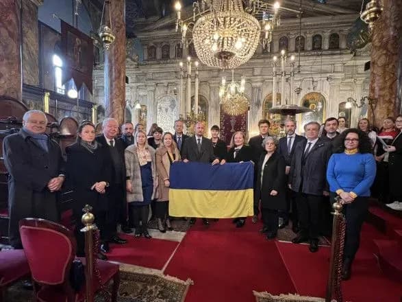 В Стамбуле провели митинг и молебен в поддержку Украины