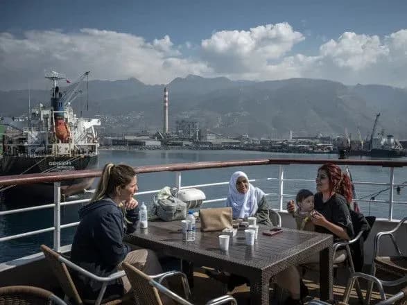 Круїзне судно стало притулком для турків, які постраждали від землетрусів - NYT