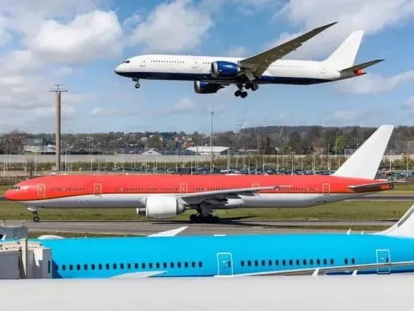 Авіакомпанії подали до суду на уряд Нідерландів через скорочення рейсів