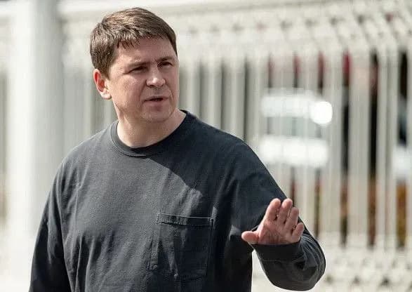 "Це антитерористичний акт": Подоляк прокоментував удар по літаку А-50 у Мачулищах