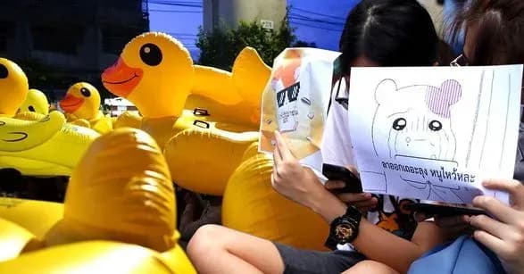 Тайський громадянин отримав 2-річний термін за календар, який знущається з короля