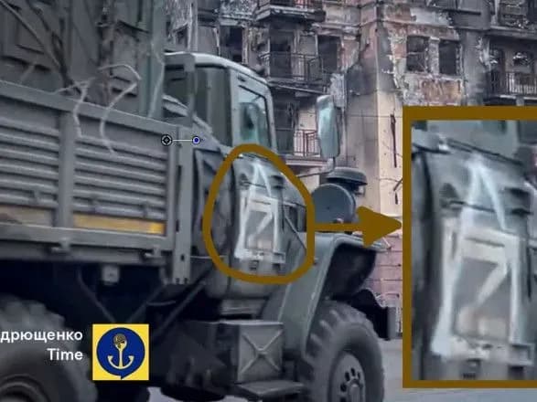 У Маріуполі фіксують використання нових позначок на техніці окупантів