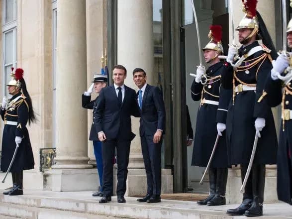 Ріші Сунак та Еммануель Макрон уклали угоду про контроль за міграцією