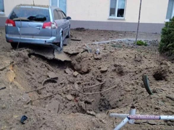 Враг атаковал с беспилотников двор медучреждения в Херсоне