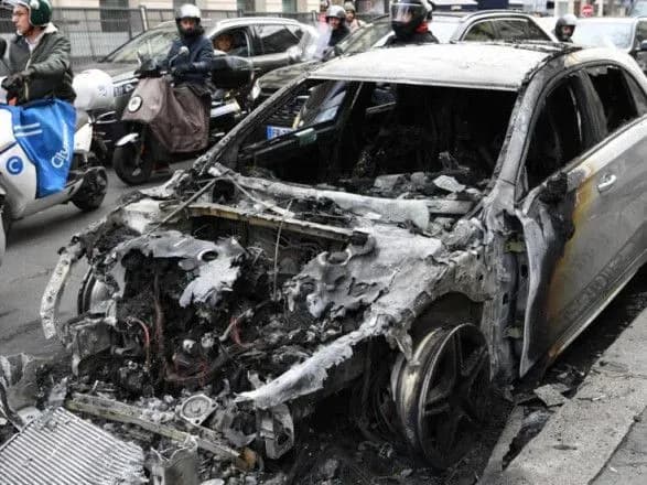 Протести в Парижі: кількість затриманих зросла до 300 осіб