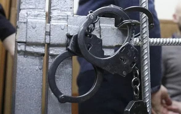 Побачив у телефоні картинки, що "дискредитують армію": у москві заарештували чоловіка за доносом пасажира метро