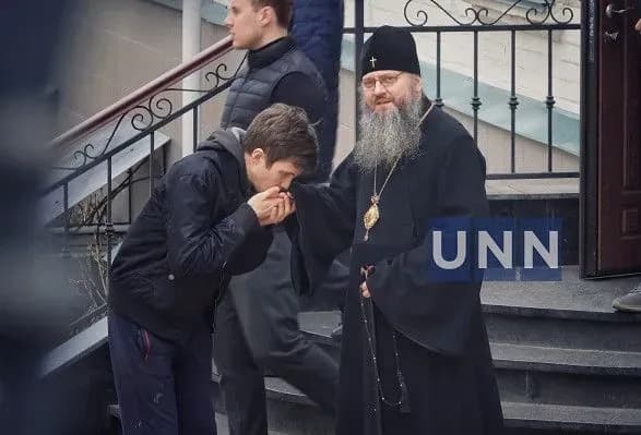 “Не хочемо їхати, бо тут все по-домашньому”: в Лаврі священики упц мп пакують речі