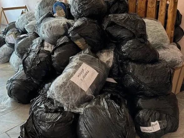 Польские школьники собрали одежду для внутренне перемещенных лиц, проживающих в Каневской громаде