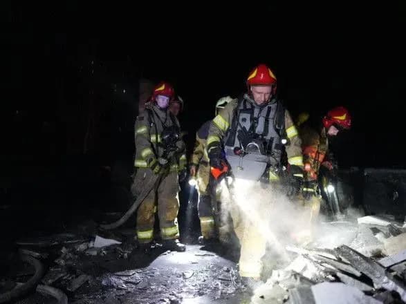Нічна атака дронами на Київ: рятувальники ліквідували наслідки