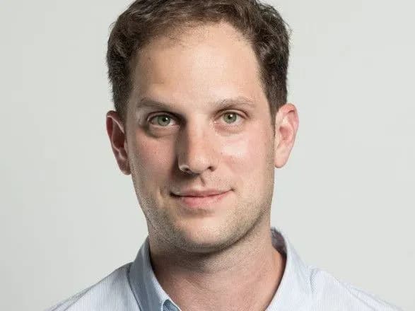 У рф затримали журналіста WSJ, який писав про пвк "вагнер". фсб заявила, що підозрює його у шпигунстві