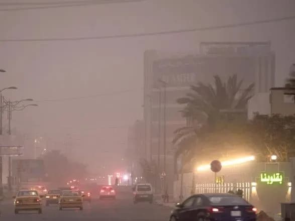 Перша в цьому році піщана буря в Іраку накрила Багдад