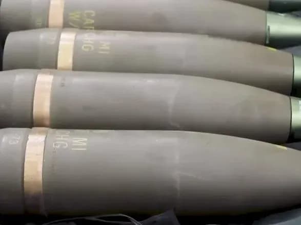 Залужний показав бойову роботу британської гармати L119