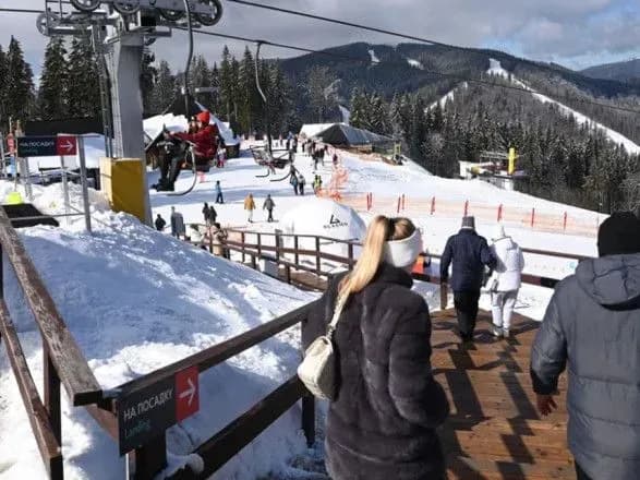 CNN опублікувало матеріал про українські гірськолижні курорти та готелі: заповнюваність вища, ніж у пандемію