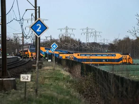В железнодорожной аварии под Гаагой погиб один человек, 30 ранены