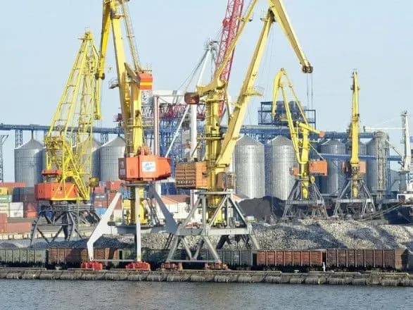 Арахамія обговорював з DF Group можливість передачі кредиторами стивідорного активу GNT Group під контроль портового бізнесу Фірташа – ЗМІ