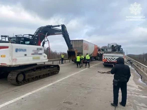 На об'їзній Житомира сталася ДТП, рух на трасі Київ - Чоп перекрили