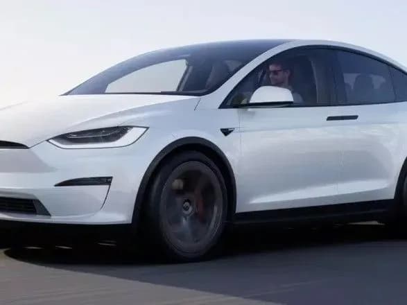 ЗМІ: співробітники Tesla мали доступ до відео, записаних камерами авто