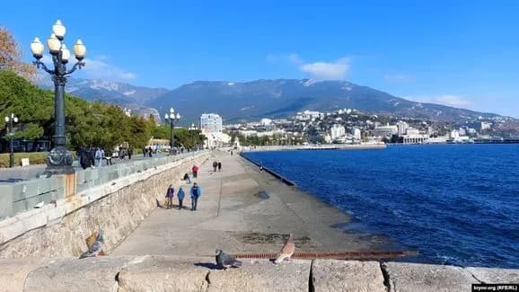 У Ялті розклеїли пам'ятки на випадок ракетних ударів та бомбардування - соцмережі