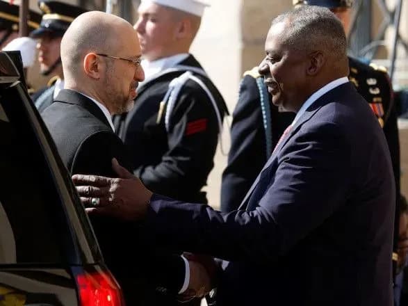 Шмыгаль на встрече с главой Пентагона просил предоставить истребители F-16 и дальнобойные ракеты