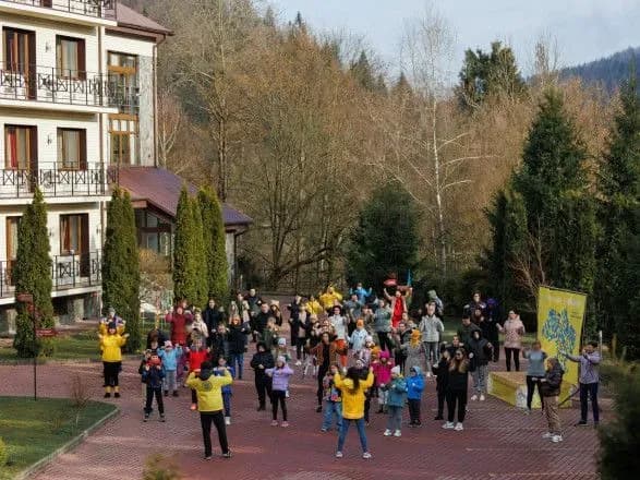 Внесок у майбутнє країни: сім'ї, що постраждали від війни, отримують “друге дихання” на проєкті “Відновись” Фонду Вадима Столара