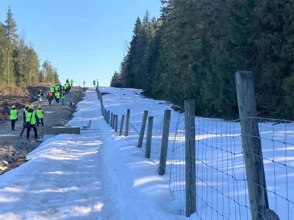 Фінляндія зводить паркан на кордоні з росією: показали прогрес