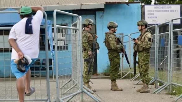 12 ув'язнених загинули у сутичках у в'язницях Еквадору
